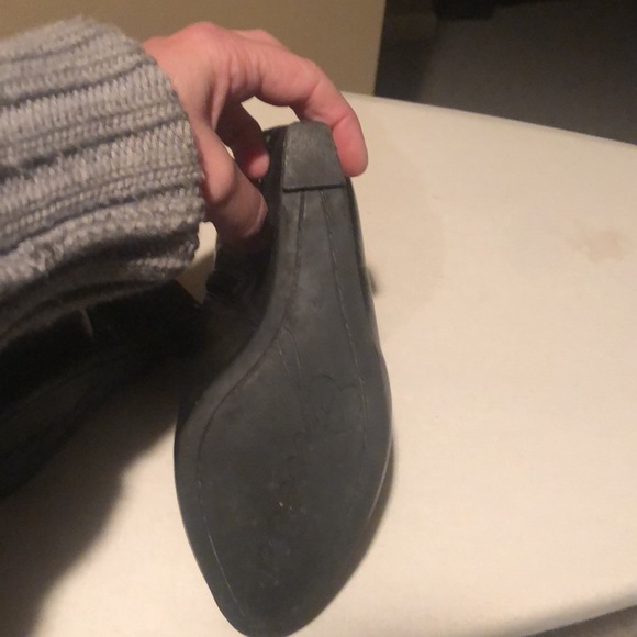 Guess black booties with snake print on the heel. - Picture 7 of 9